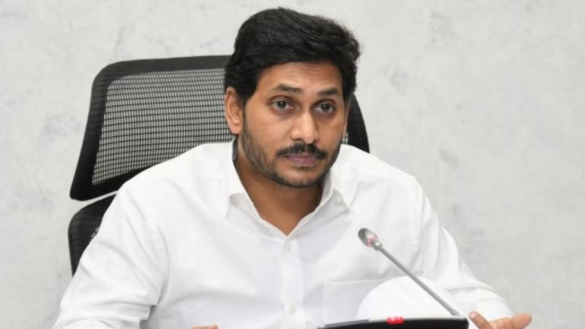 CM YS Jagan phone call to Palakonda MLA Viswasarayi Kalavathi, who is suffer with illness CM YS Jagan phone call to Palakonda MLA Viswasarayi Kalavathi, who is suffer with illness
