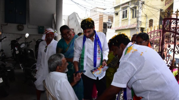 గద్దెకు పోటీగా..