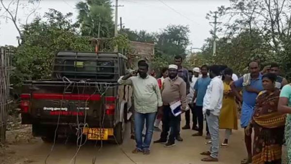 అక్రమ విద్యుత్ వైర్లను కట్ చేసిన విద్యుత్ శాఖ సిబ్బంది.. తిరగబడ్డ తండా వాసులు