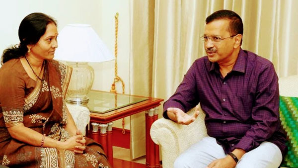 Indira Shoban resigns to Aam aadmi party due to arvind kejriwal friendship with KCR