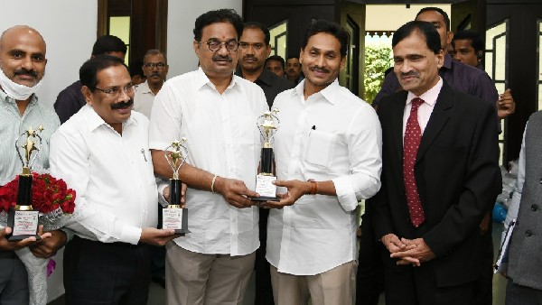 ys jagan congratulates energy offials for bagging three national level enertia awards 