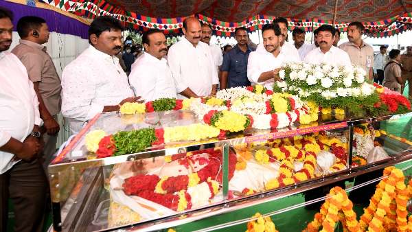 former mp, ysrcp mla parthasarathys father K.P.Reddaiah died today-cm jagan tributes