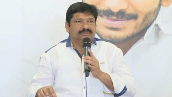 కుప్పంలో చంద్రబాబు పోలీసులపై నోరు పారేసుకున్నారు 