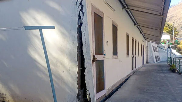 uttarakhand government order to evacuate 600 families from sinking joshimath in choppers