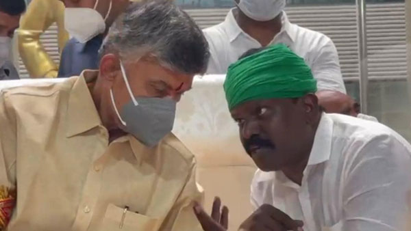 ఉద్యమానికి సేవలందిస్తున్న డాక్టర్ కొలికపూడి