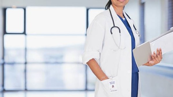 Fake lady doctor arrested for stealing jewelery from hospital in Bengaluru. Fake lady doctor arrested for stealing jewelery from hospital in Bengaluru.