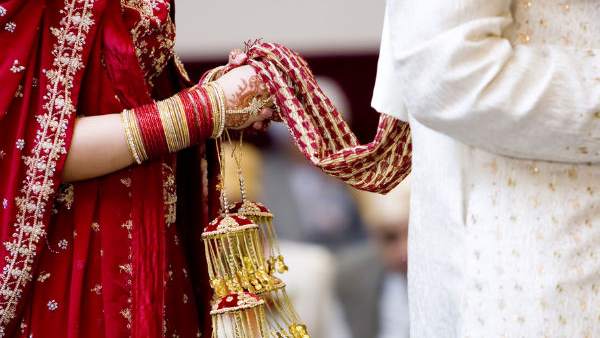 నా భార్యను రక్షించండి