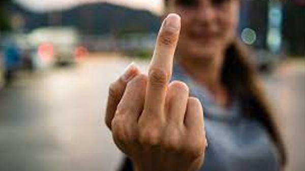 మధ్య వేలు చూపించి బూతులు తిట్టిన ప్రియాంక ?