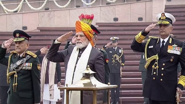 Republic Day: PM Modi Pays Homage To Fallen Soldiers At National War Memorial