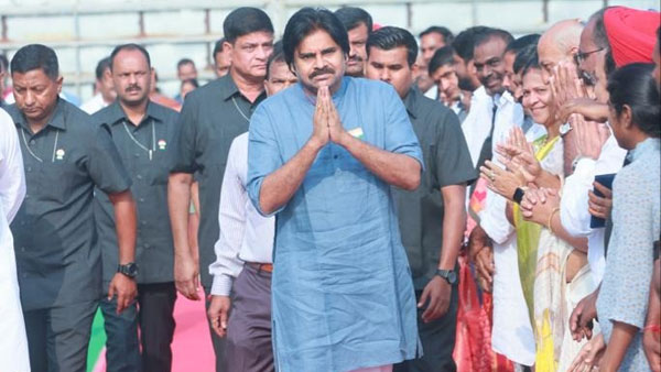 రిపబ్లిక్ డే వేడుకల్లో పవన్ కళ్యాణ్ మిస్టేక్ రిపబ్లిక్ డే వేడుకల్లో పవన్ కళ్యాణ్ మిస్టేక్