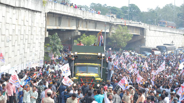 ప్రస్తుతానికి బీజేపీతో.. ప్రస్తుతానికి బీజేపీతో..