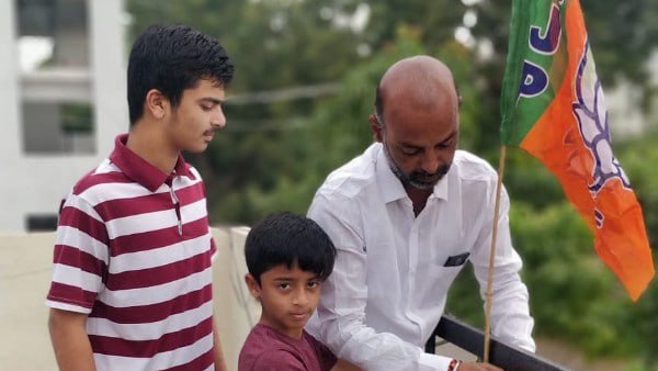 కొడుకుల ద్వారా మట్టికరిచిన తండ్రులు..