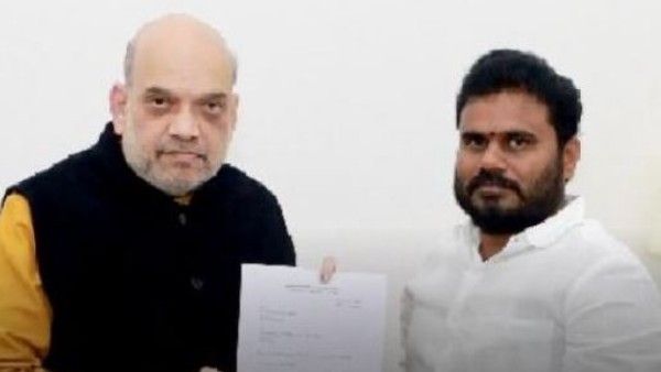షాకు పెద్దిరెడ్డిపై ఫిర్యాదు షాకు పెద్దిరెడ్డిపై ఫిర్యాదు