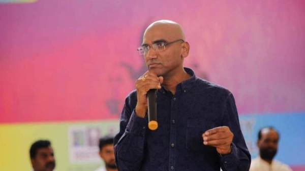 BSP state president RS Praveen Kumar has accused the state government of hacking his iPhone BSP state president RS Praveen Kumar has accused the state government of hacking his iPhone