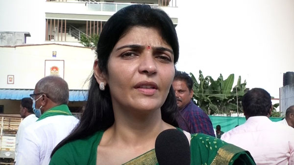 ఉద్యమంలో చురుకైన పాత్ర పోషిస్తోన్న డాక్టర్ రాయపాటి శైలజ