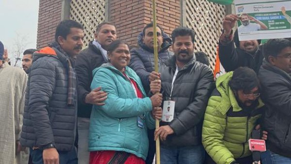 లాల్ చౌక్ వద్ద..