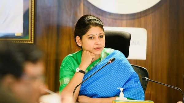 Havoc at Smita sabarwals residence at midnight, Thasildar enters IAS house- deets here Havoc at Smita sabarwals residence at midnight, Thasildar enters IAS house- deets here