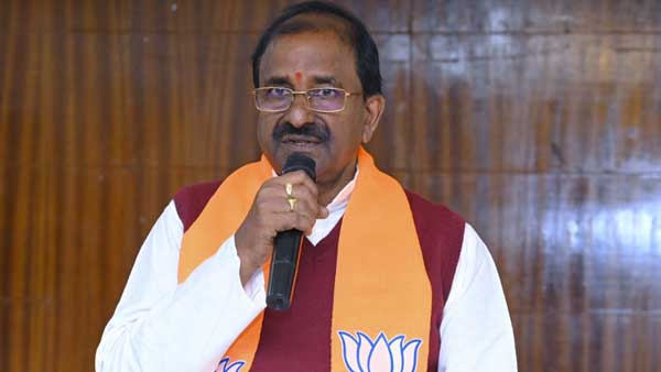 ఎవరి యాత్రలు వారివే.. ఎవరి యాత్రలు వారివే..