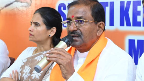 గ్లామరస్ హీరో.. గ్లామరస్ హీరో..
