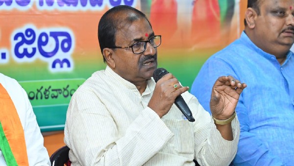 కత్తులు పదునెక్కుతున్నాయంటూ.. కత్తులు పదునెక్కుతున్నాయంటూ..