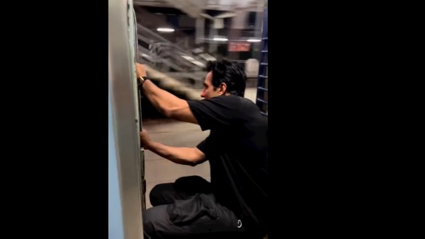 గతేడాది సోనూ రైలు వీడియో పై నెటిజన్ల విమర్శలు 