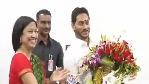 జగన్ను కలిసిన శ్రీలక్ష్మి జగన్ను కలిసిన శ్రీలక్ష్మి