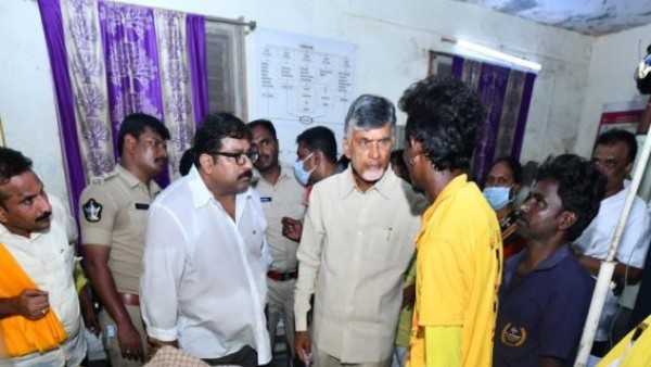 తొక్కిసలాటలో మరణాలు చంద్రబాబు చేసిన హత్యలు