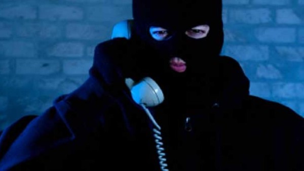 చేసింది రైల్లోని వ్యక్తే ... కారణం ఇదే