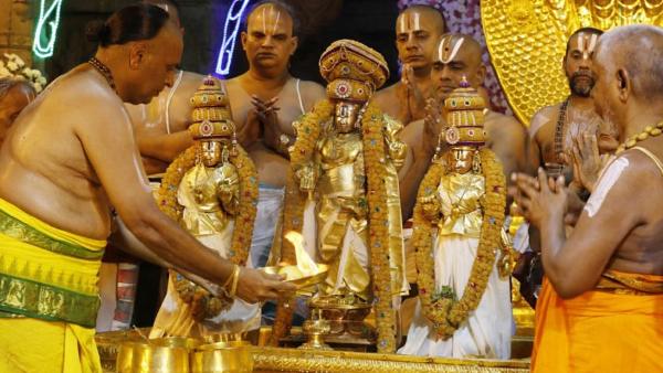 ప్రత్యేక సేవలు రద్దు చేస్తూ