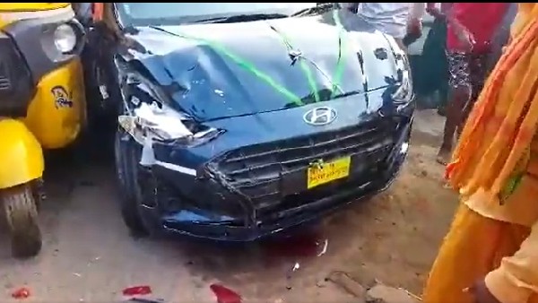 Car ran over devotees Warangal Annaram Dargah.. six people injured in accident!! Car ran over devotees Warangal Annaram Dargah.. six people injured in accident!!