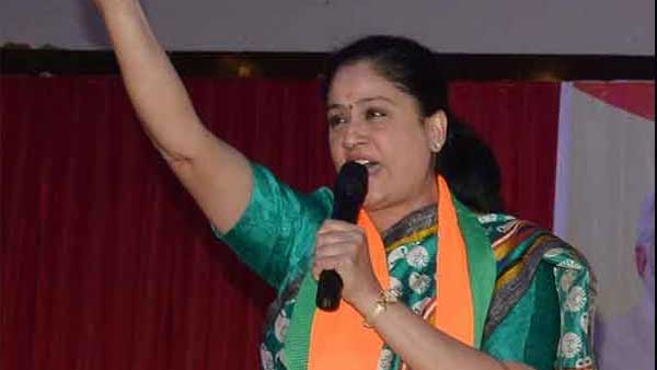 గులాబీ నేతలు అప్పుడు నానా గాయీ గత్తర చేశారు : విజయశాంతి