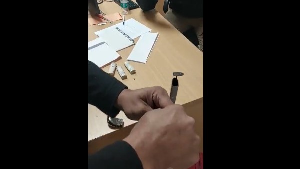 హ్యాండిల్ బ్యాగ్ లో విదేశీ కరెన్సీ