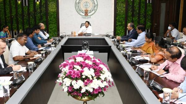 సచివాలయాలపై మరింత పర్యవేక్షణ