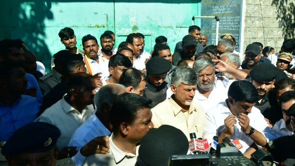 chandrababu alleges raghurama type attack on punganuru tdp workers in police custody
