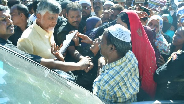 chandrababu alleges raghurama type attack on punganuru tdp workers in police custody