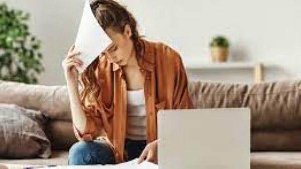  స్త్రీలు దరిద్రం ఇంట్లోకి వచ్చే ఈ పనులు చెయ్యకండి