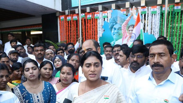 రిపబ్లిక్ డే వేడుకల సాక్షిగా షర్మిల పై ట్రోల్స్