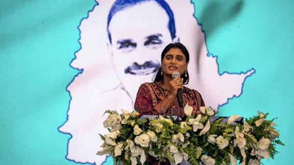 కేసీఆర్ చేతిలో తెలంగాణ మోసపోయిందన్న షర్మిల