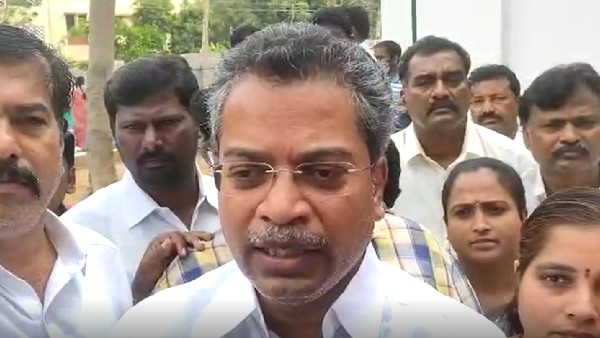 ఎన్నారైలను భయపెడితే ఎలా ?