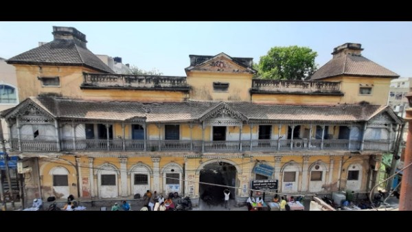 చార్మినార్ పక్కనే ఆకర్షణీయంగా సర్దార్ మహల్