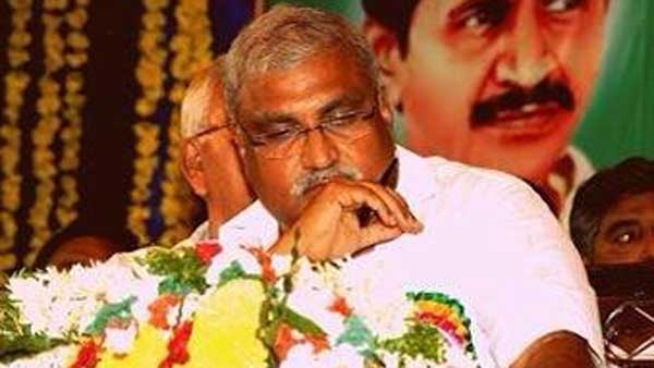  అనూహ్యంగా వైసీపీలోకి..