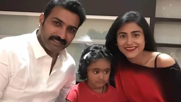 అలేఖ్యా రెడ్డిని రాజకీయాల్లో బిజీ చెయ్యాలని భావిస్తున్న బాలకృష్ణ అలేఖ్యా రెడ్డిని రాజకీయాల్లో బిజీ చెయ్యాలని భావిస్తున్న బాలకృష్ణ