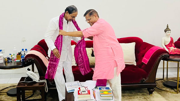 former CM Ajit Jogis son, JCP chief Amit Jogi meets Telangana CM KCR in Hyderabad