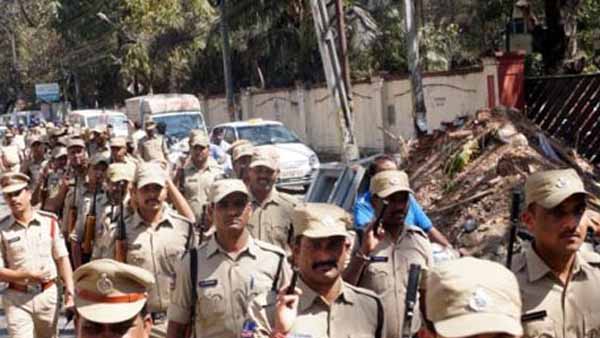 వాలంటైన్స్ డే బహిష్కరణ పిలుపు.. అలెర్ట్ అయిన పోలీసులు