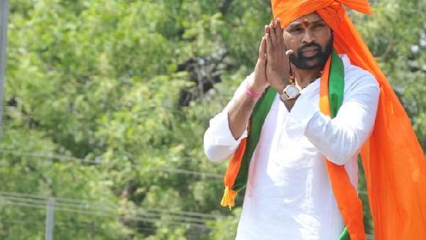 మాజీ సీఎం ఏం మాట్లాడుతున్నారో ఆయనకే తెలీదు మాజీ సీఎం ఏం మాట్లాడుతున్నారో ఆయనకే తెలీదు