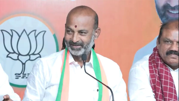 నూతన సచివాలయంలో అగ్ని ప్రమాదం అందుకే: బండి సంజయ్