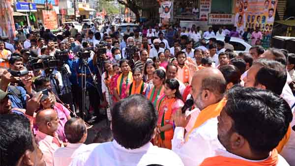 తాజ్ మహల్ తరహాలో సచివాలయం.. ఓవైసీ కళ్ళలో ఆనందం కోసమే తాజ్ మహల్ తరహాలో సచివాలయం.. ఓవైసీ కళ్ళలో ఆనందం కోసమే
