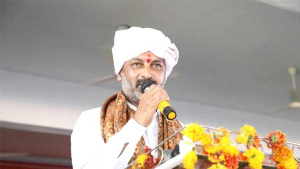 మోడీ గురించి మాట్లాడటం సభ ఉల్లంఘనే: బండి సంజయ్