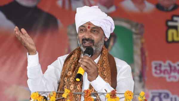 కేసీఆర్ వి అన్నీ మోసాలే కేసీఆర్ వి అన్నీ మోసాలే