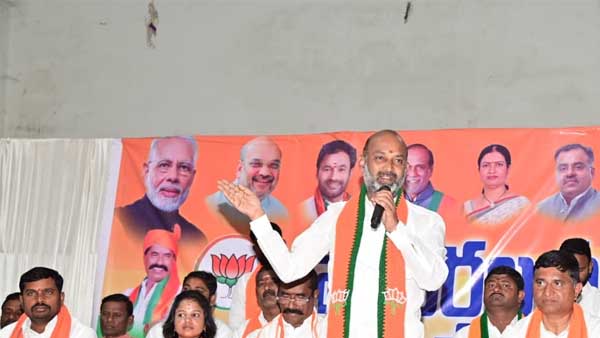 తెలంగాణ సంస్కృతి ఉట్టిపడేలా సచివాలయం మార్చుతామన్న బండి